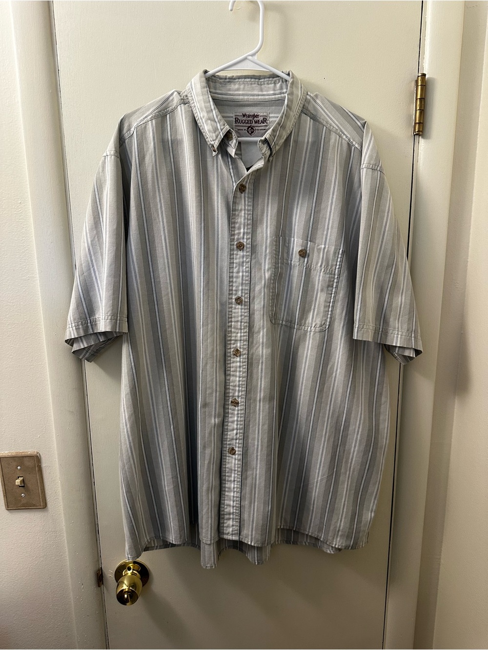 Wrangler Rugged Wea Gray and Blue Vertical Stripe Short-Sleeve Button-Down Shirt
